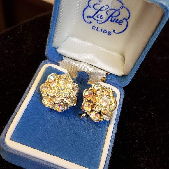Vintage Jewelry - La Rue clips vintage AB stones flower screw back earrings